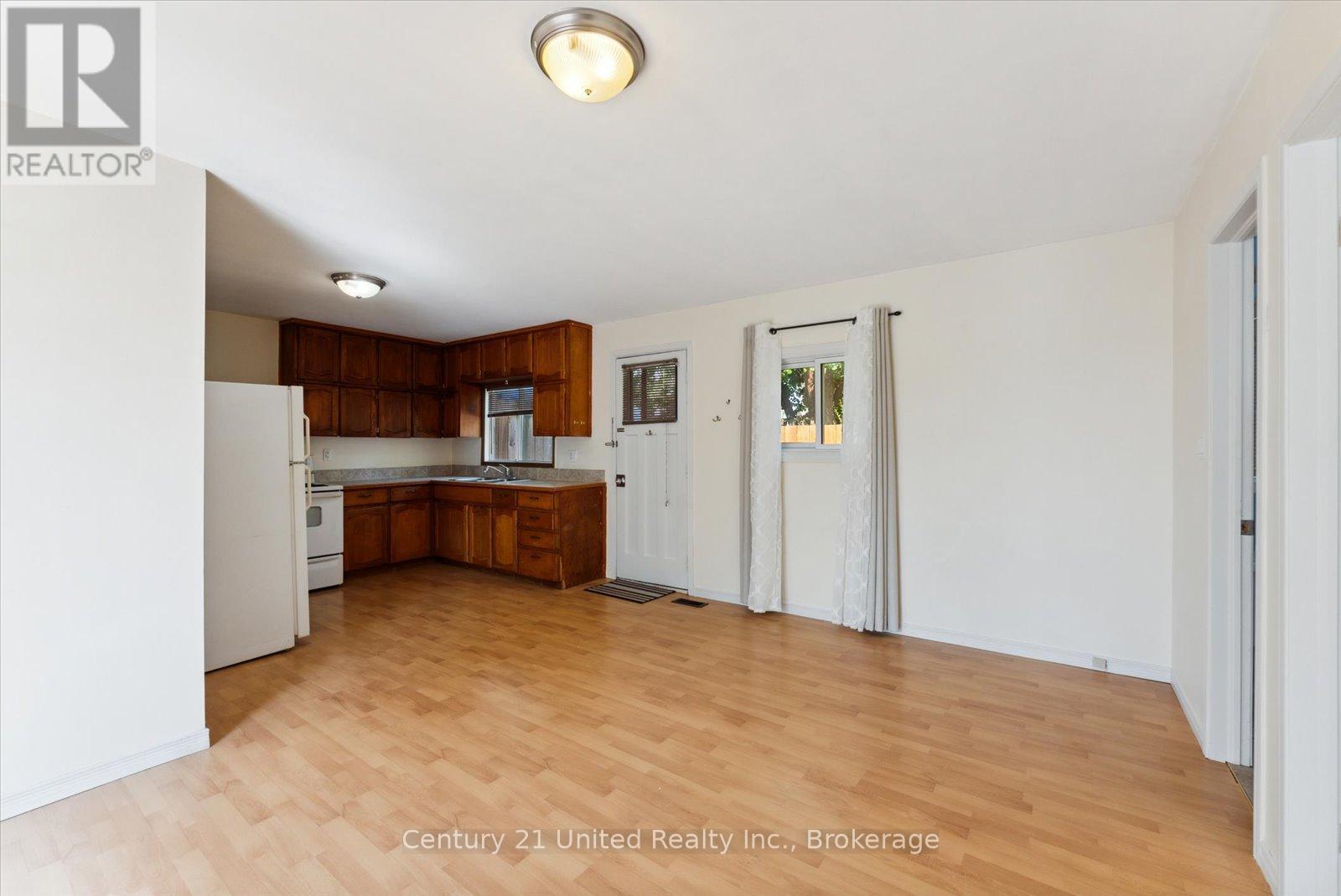 B - 556 Edison Avenue, Peterborough (Otonabee Ward 1), Ontario  K9J 4G5 - Photo 6 - X14103778