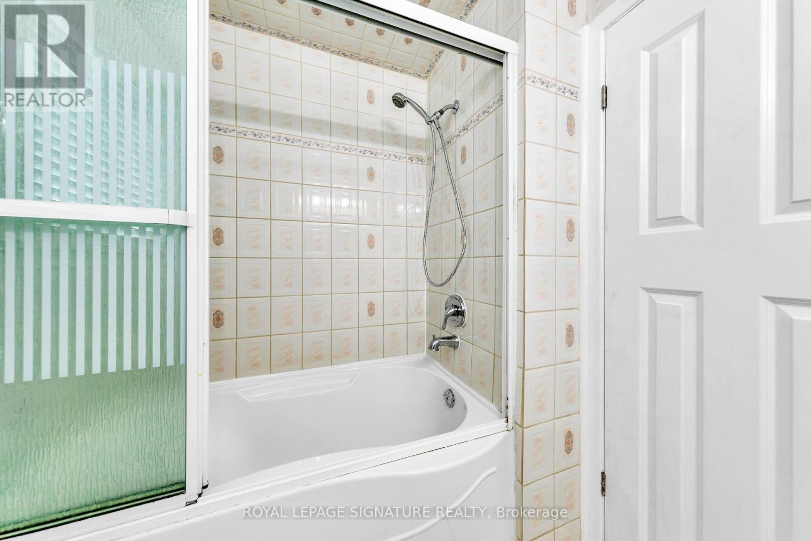 42 Lightwood Drive, Toronto (Thistletown-Beaumonde Heights), Ontario  M9V 2Z2 - Photo 19 - W14103842