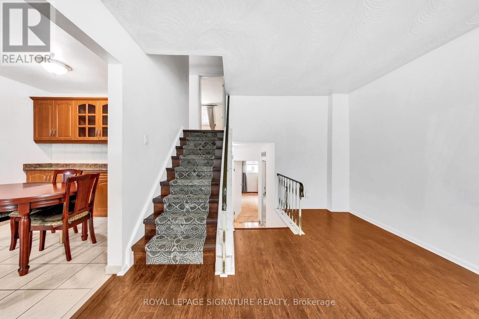 42 Lightwood Drive, Toronto (Thistletown-Beaumonde Heights), Ontario  M9V 2Z2 - Photo 5 - W14103842