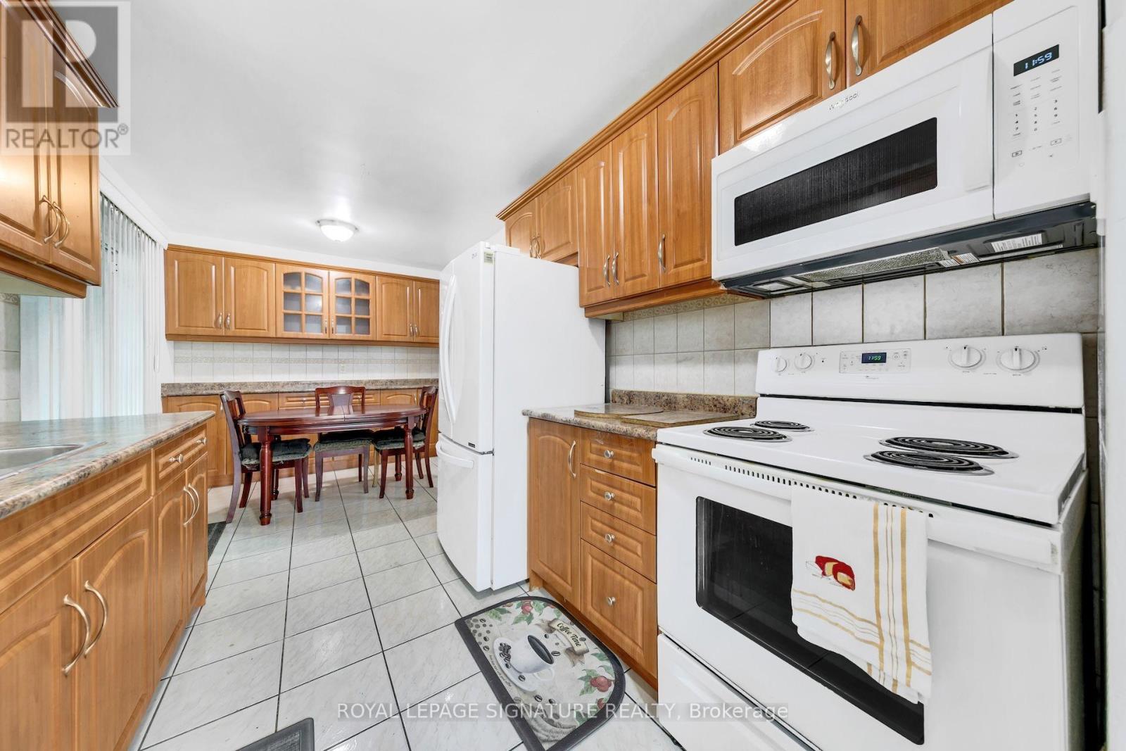 42 Lightwood Drive, Toronto (Thistletown-Beaumonde Heights), Ontario  M9V 2Z2 - Photo 7 - W14103842