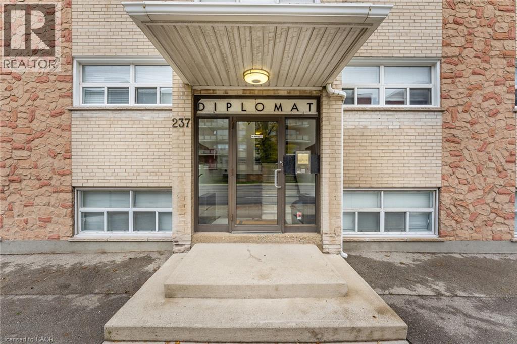 237 Mohawk Road E Unit# 12, Hamilton, Ontario  L9A 2H5 - Photo 6 - 40873177