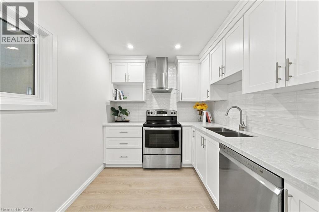 294 East 28th Street, Hamilton, Ontario  L8V 3J3 - Photo 11 - 40873165