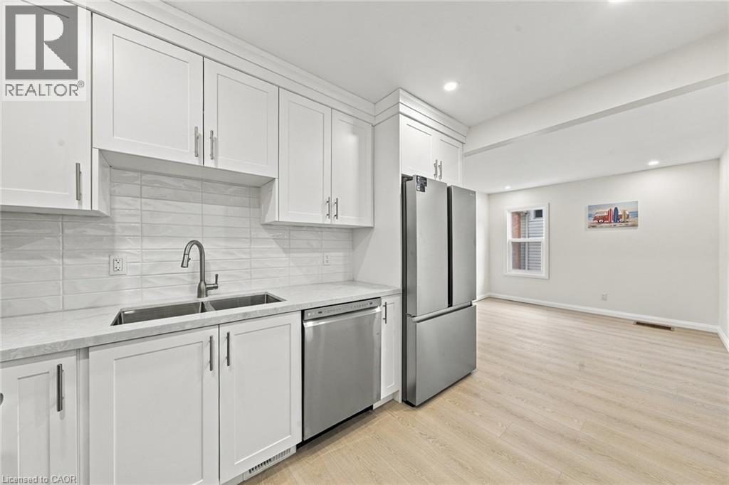 294 East 28th Street, Hamilton, Ontario  L8V 3J3 - Photo 12 - 40873165