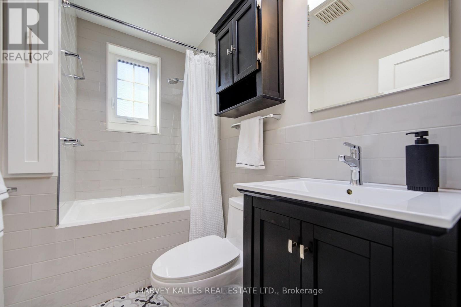 34 Kenwood Avenue, Toronto, Ontario  M6C 2R9 - Photo 29 - C14100134