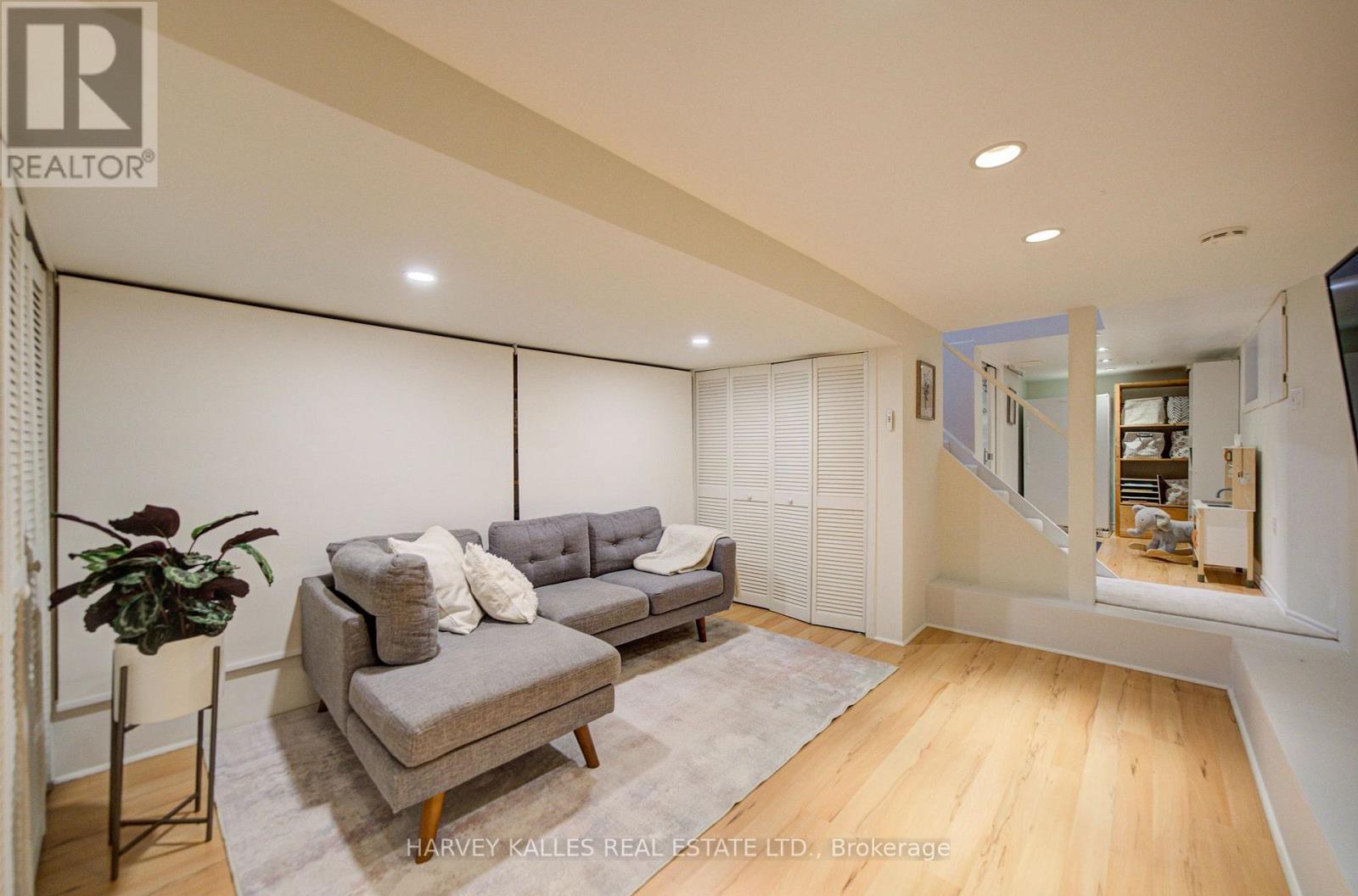 34 Kenwood Avenue, Toronto, Ontario  M6C 2R9 - Photo 32 - C14100134