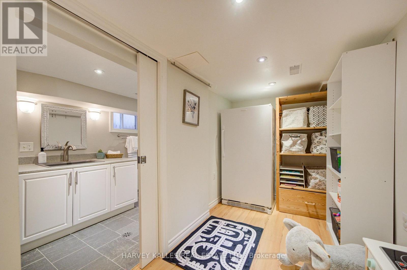 34 Kenwood Avenue, Toronto, Ontario  M6C 2R9 - Photo 36 - C14100134