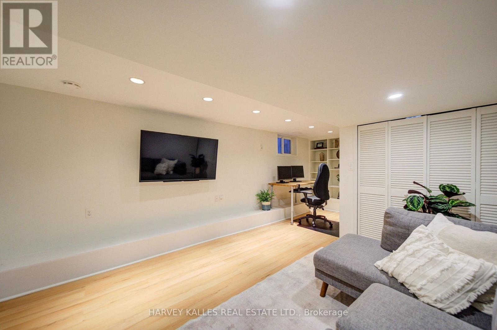 34 Kenwood Avenue, Toronto, Ontario  M6C 2R9 - Photo 33 - C14100134
