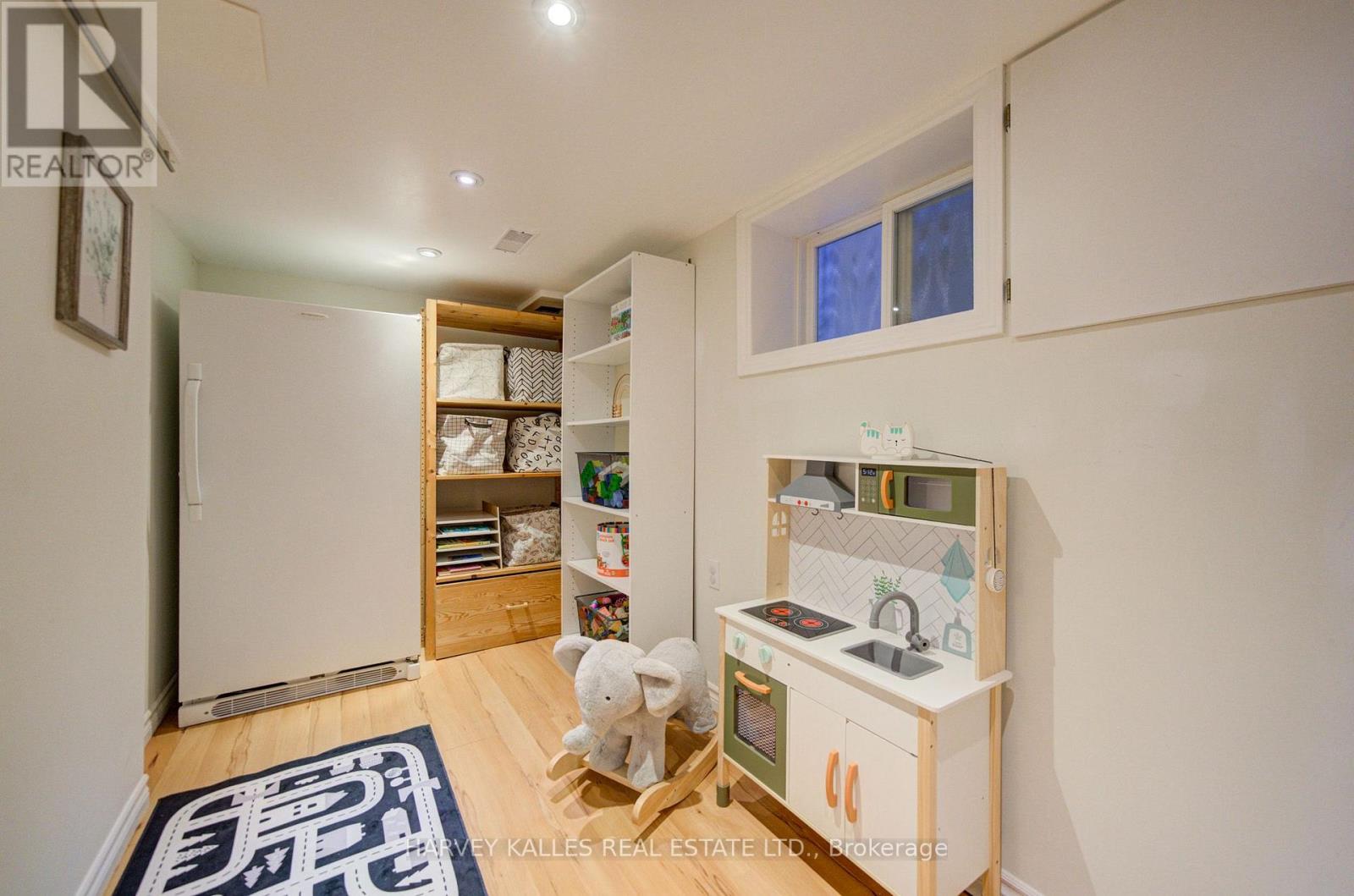 34 Kenwood Avenue, Toronto, Ontario  M6C 2R9 - Photo 35 - C14100134