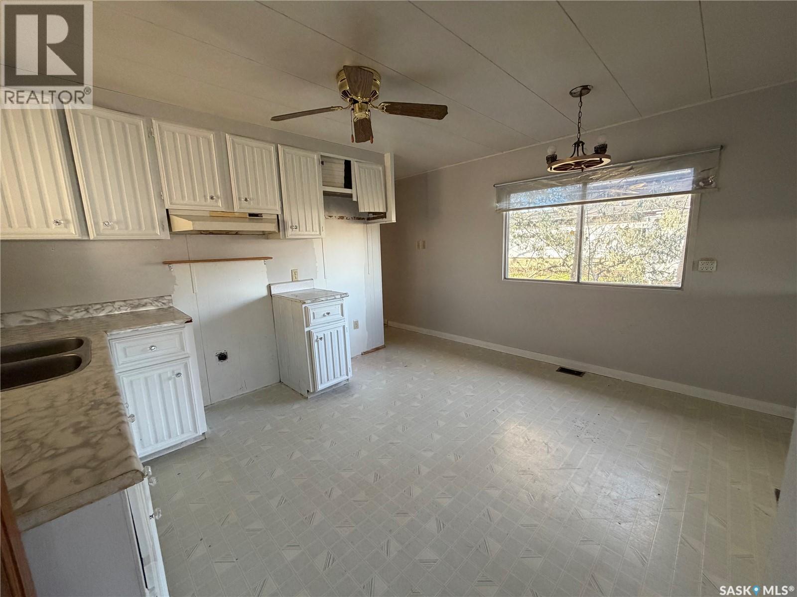 241 30th Street W, Battleford, Saskatchewan  S0M 0E0 - Photo 3 - SK051659