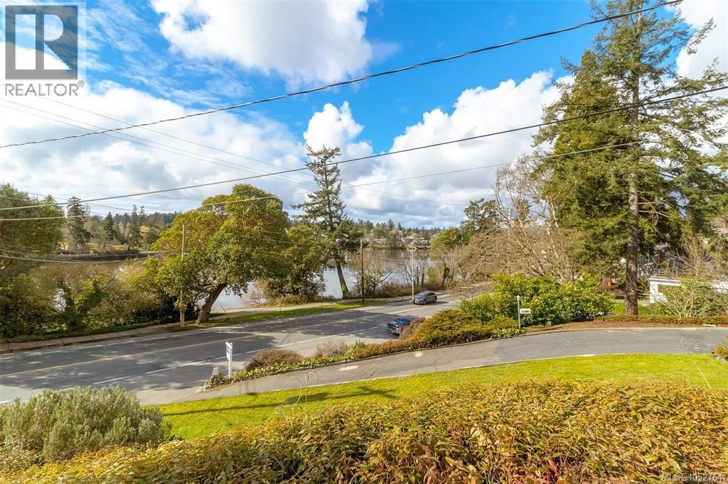 368 Gorge Rd W