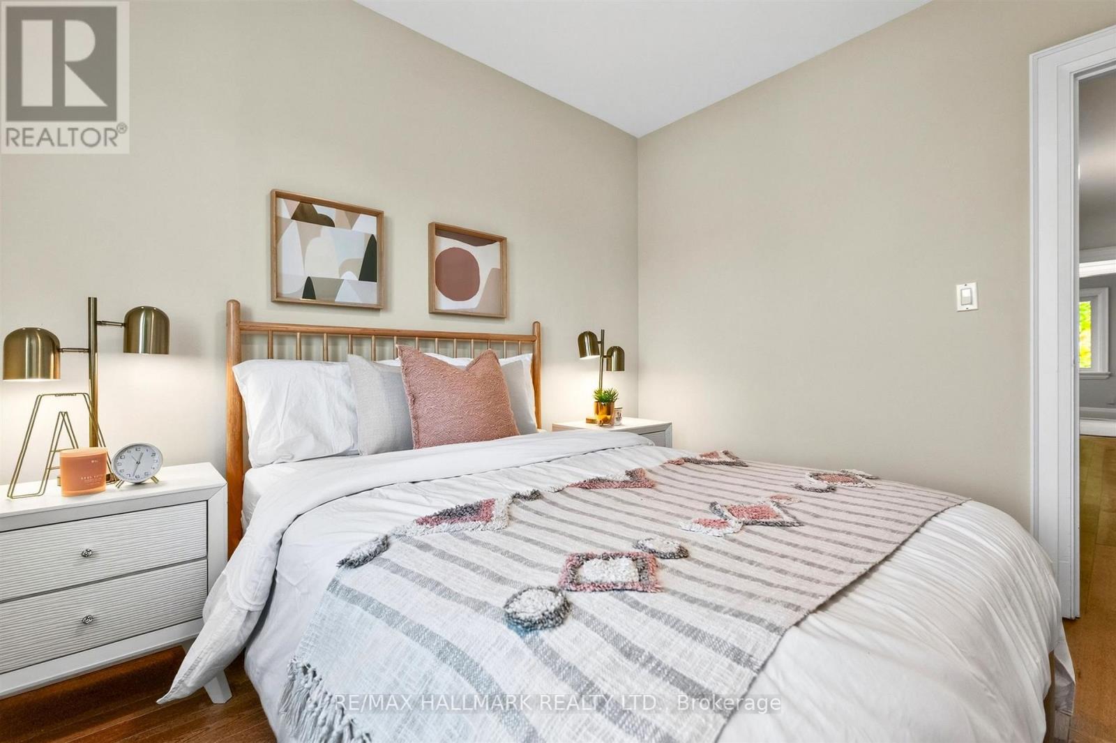 384a Montrose Avenue, Toronto, Ontario  M6G 3H1 - Photo 17 - C14103892