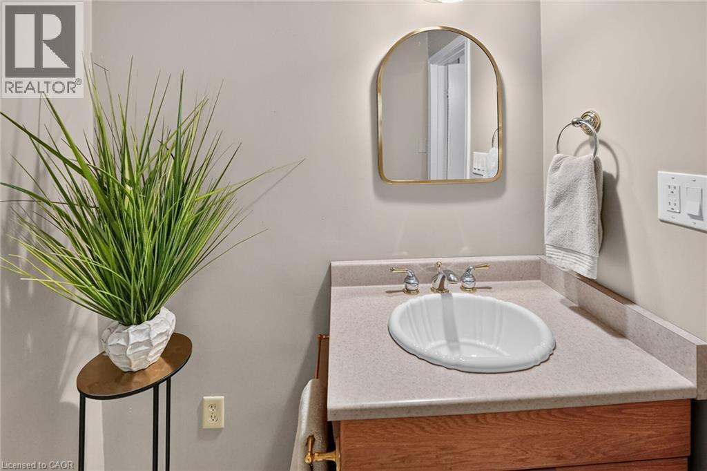 12 Baker Road N, Grimsby, Ontario  L3M 2W7 - Photo 23 - 40872632