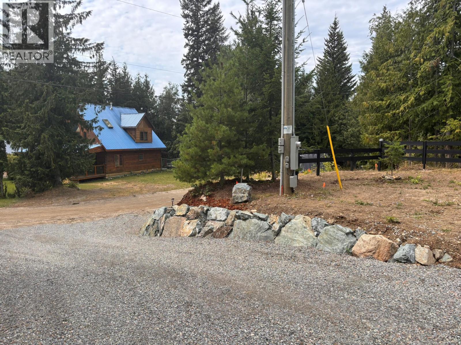 7670 Mountain Drive, Anglemont, British Columbia  V0E 1M8 - Photo 46 - 10404254