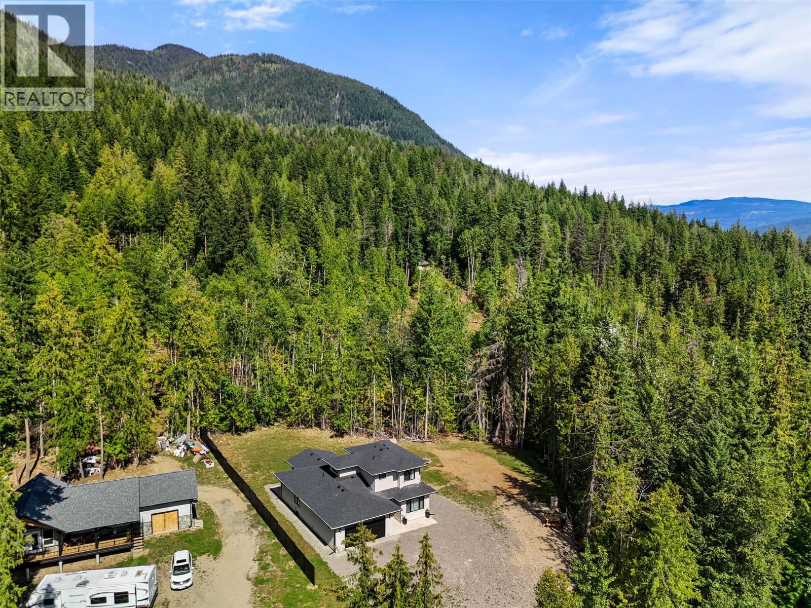 7670 Mountain Drive, Anglemont, British Columbia  V0E 1M8 - Photo 38 - 10404254