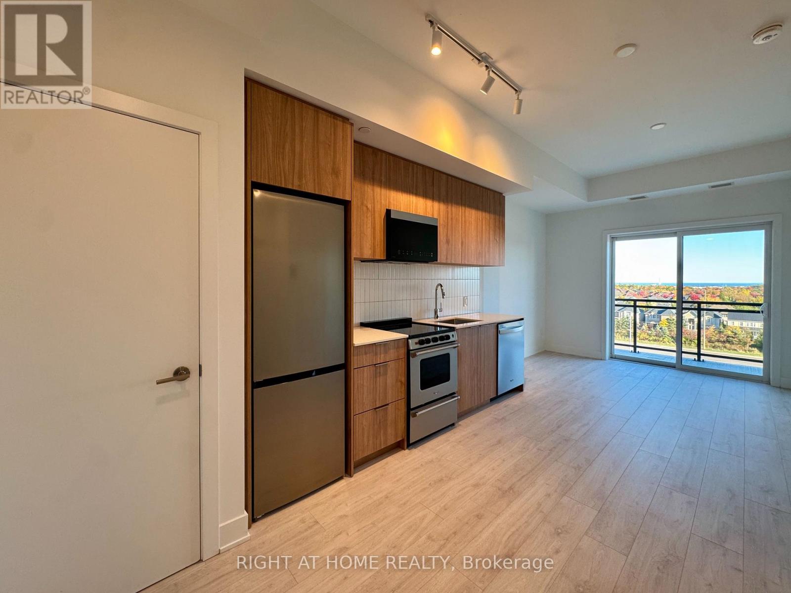 718 - 3008 William Cutmore Boulevard, Oakville (Jm Joshua Meadows), Ontario  L6H 8E7 - Photo 4 - W14103974