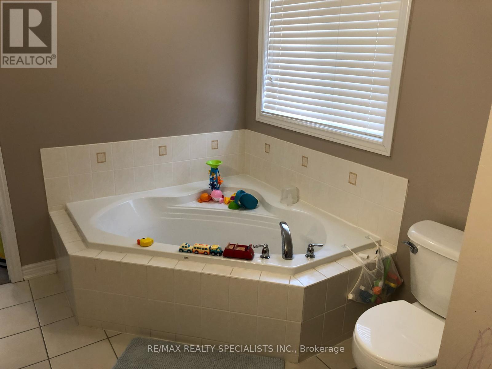 77 Calm Waters Crescent, Brampton (Madoc), Ontario  L6V 4S2 - Photo 10 - W14103984