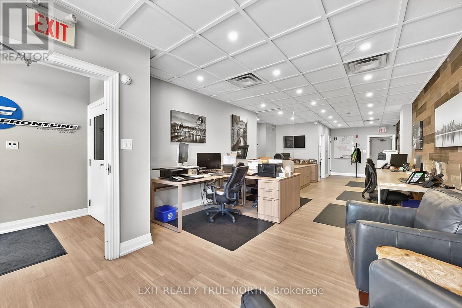 2080 Pine Street, Burlington (Brant), Ontario  L7R 1G2 - Photo 4 - W14104032