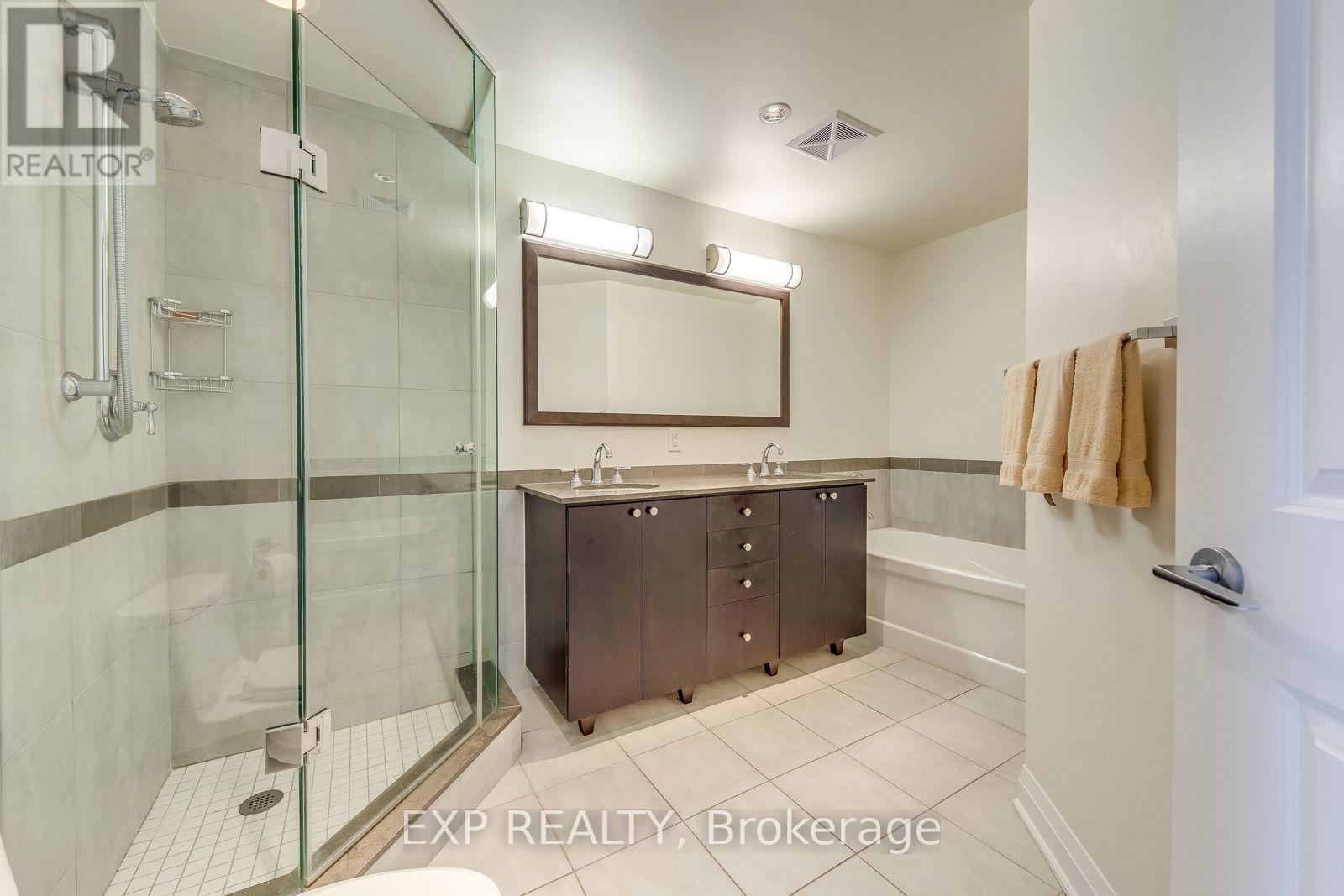 905 - 1055 Southdown Road, Mississauga (Clarkson), Ontario  L5J 0A3 - Photo 8 - W14104090