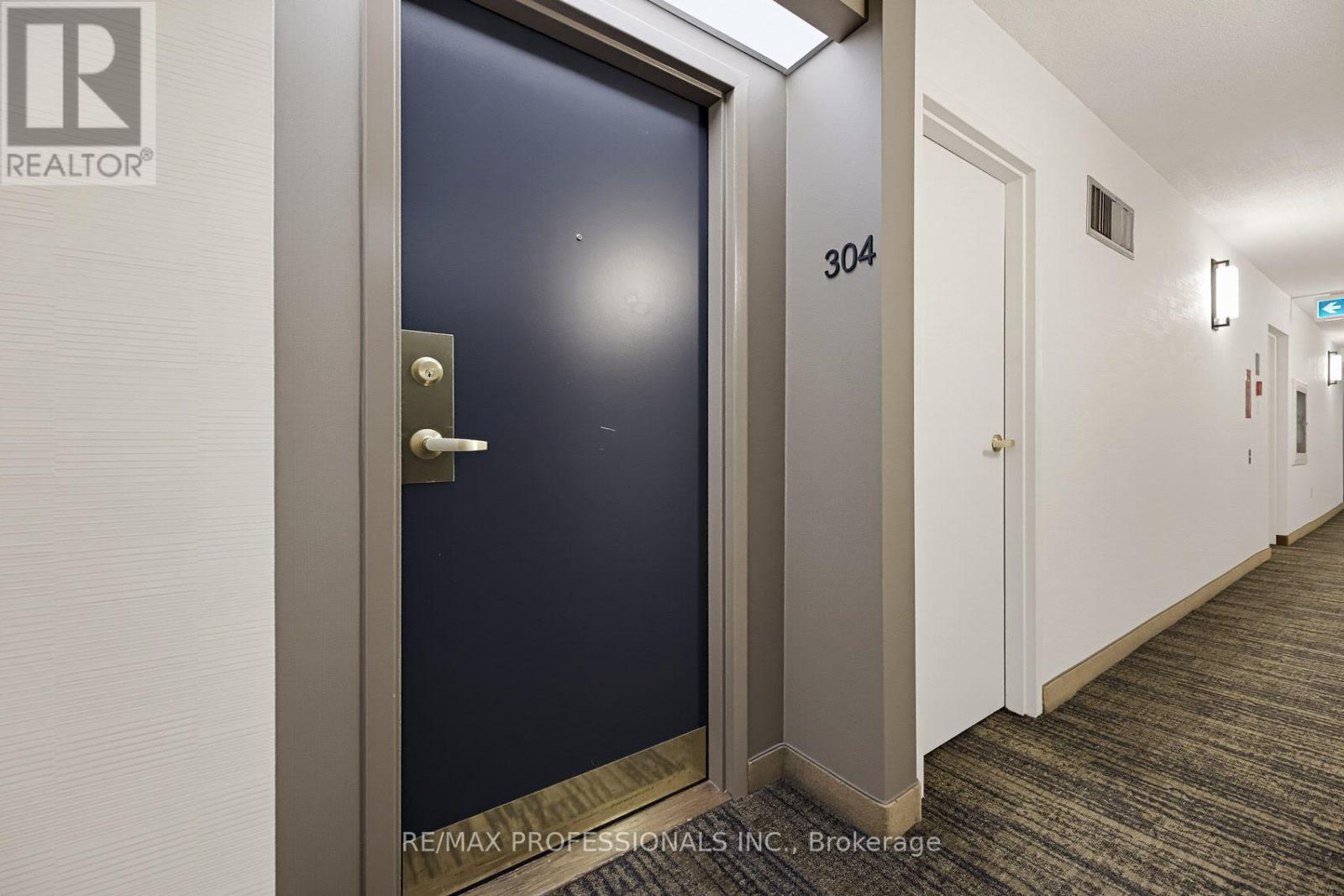 304 - 1271 Walden Circle, Mississauga (Clarkson), Ontario  L5J 4R4 - Photo 8 - W14104108