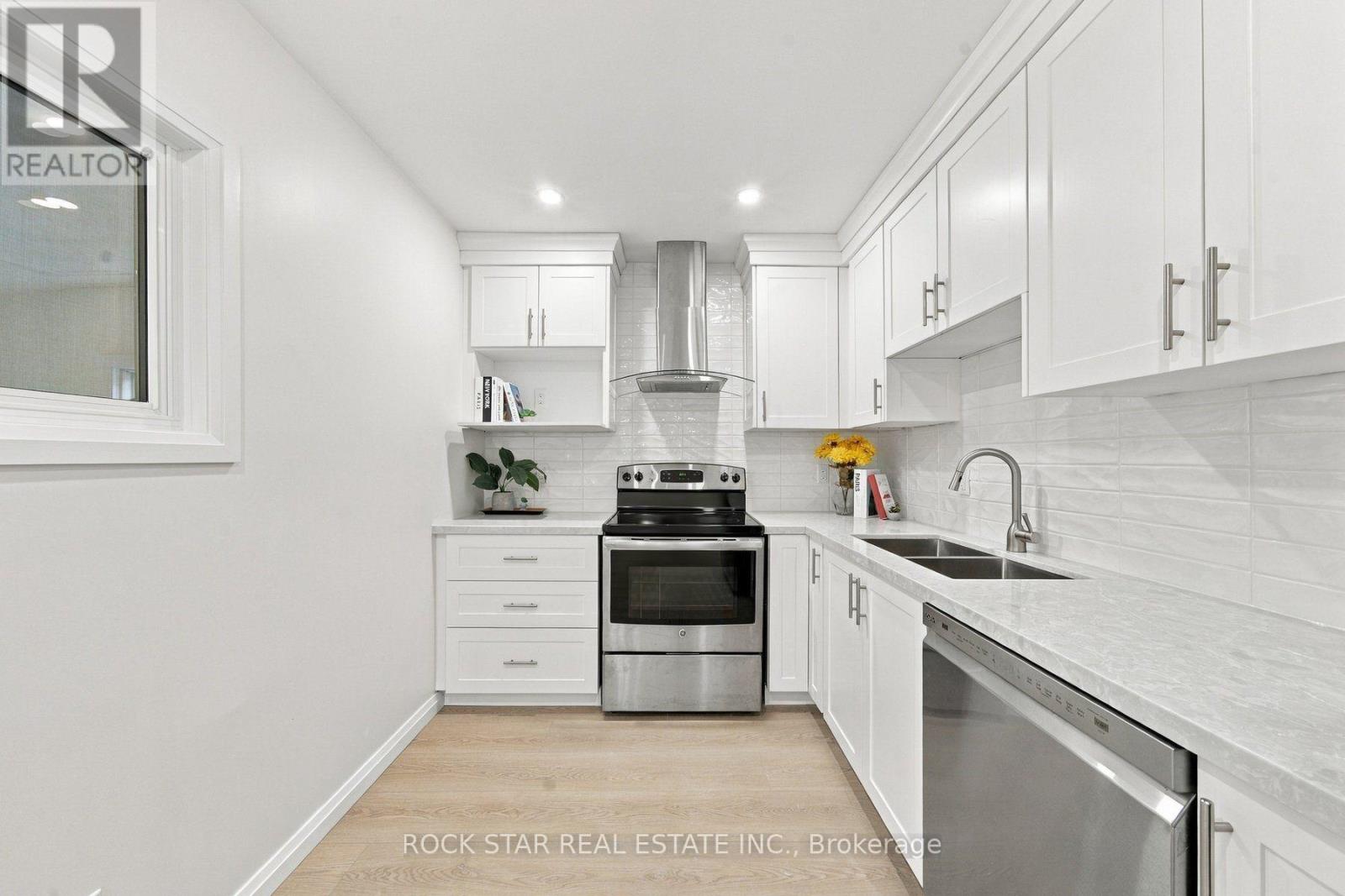 294 East 28th Street, Hamilton (Burkholme), Ontario  L8V 3J3 - Photo 11 - X14104054