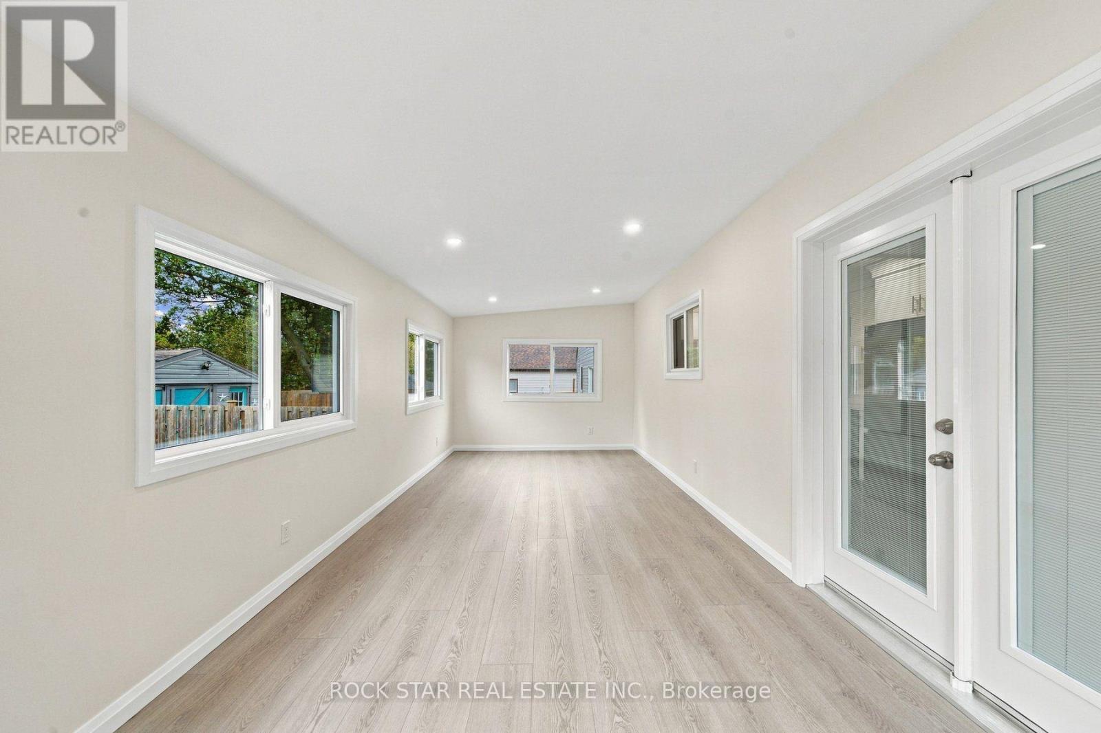 294 East 28th Street, Hamilton (Burkholme), Ontario  L8V 3J3 - Photo 14 - X14104054
