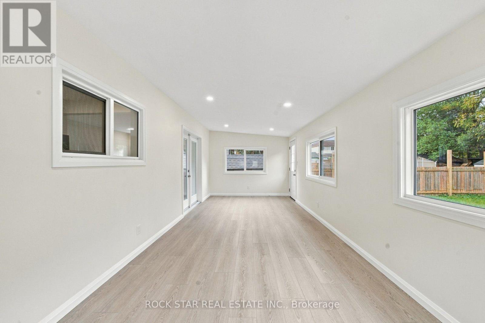 294 East 28th Street, Hamilton (Burkholme), Ontario  L8V 3J3 - Photo 15 - X14104054