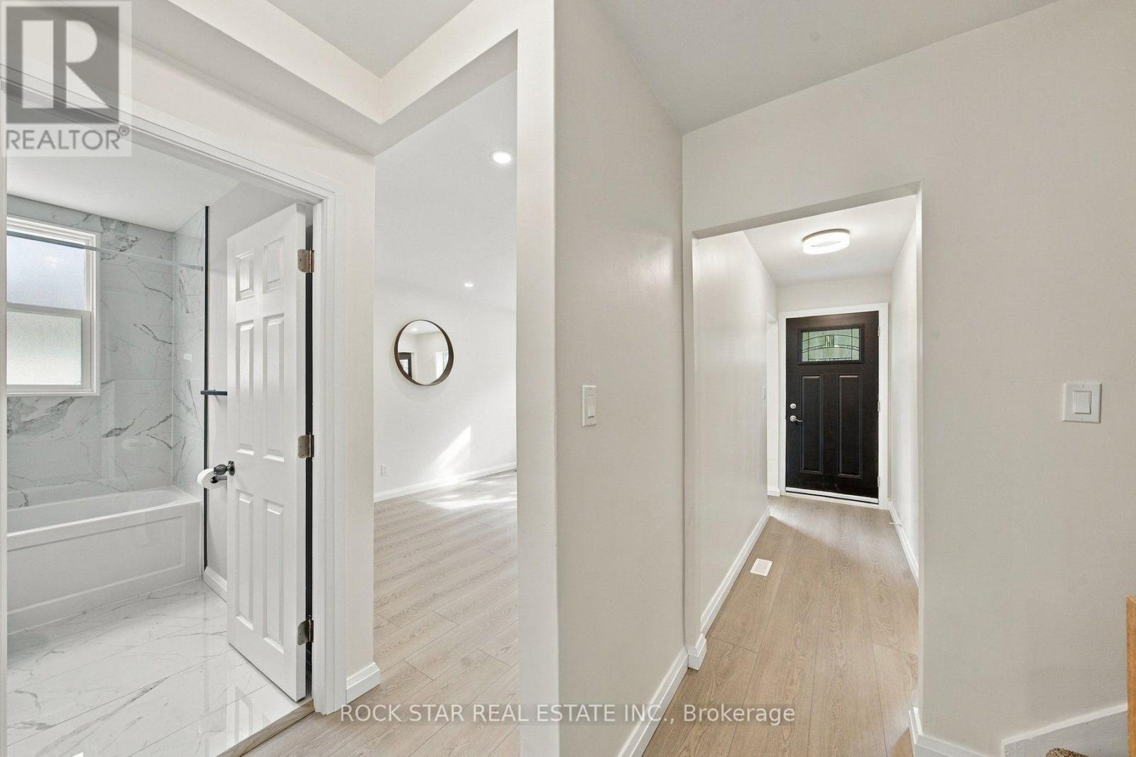 294 East 28th Street, Hamilton (Burkholme), Ontario  L8V 3J3 - Photo 5 - X14104054