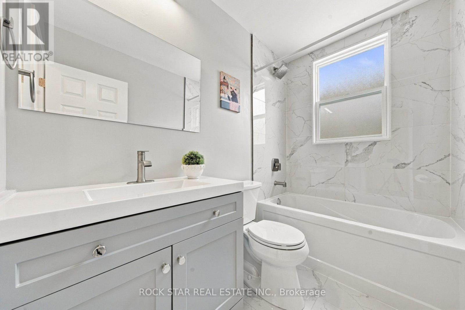 294 East 28th Street, Hamilton (Burkholme), Ontario  L8V 3J3 - Photo 6 - X14104054