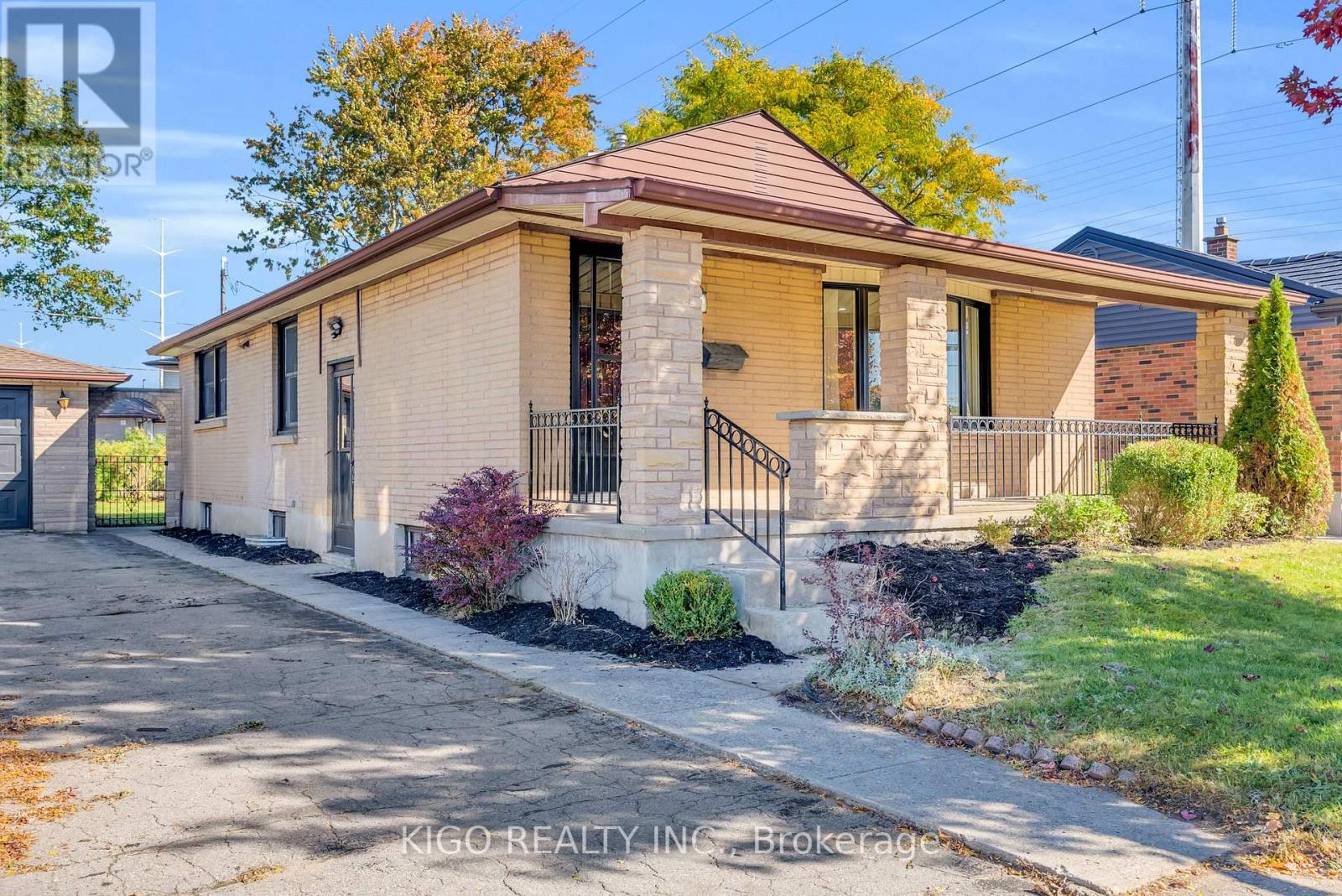 54 Tweedsmuir Avenue, London East (East O), Ontario  N5W 1K7 - Photo 9 - X14104066