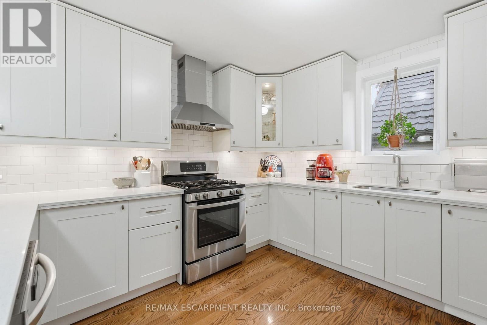 158 Tolton Avenue, Hamilton (Normanhurst), Ontario  L8H 5P1 - Photo 7 - X14104074