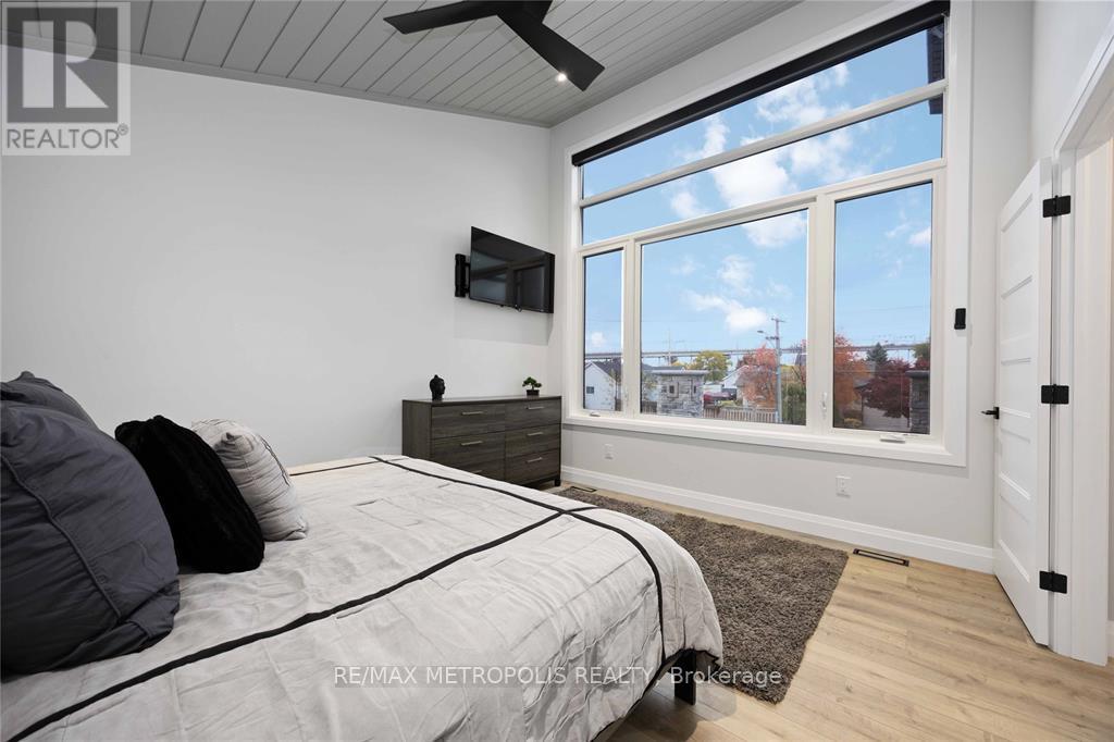 111 St Clair Street, Point Edward, Ontario  N7V 1N6 - Photo 28 - X14104114