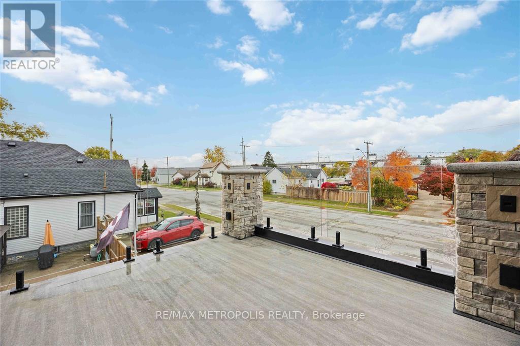 111 St Clair Street, Point Edward, Ontario  N7V 1N6 - Photo 29 - X14104114
