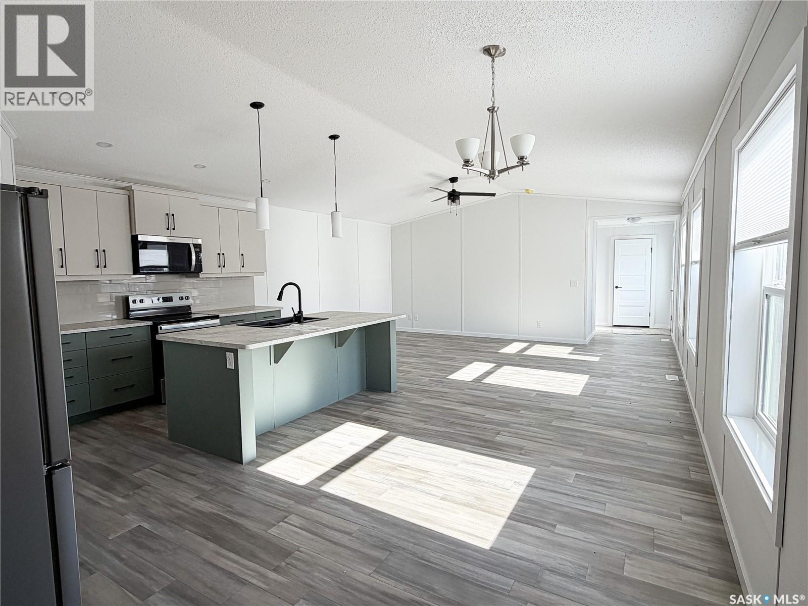 305 7th Street E, Meadow Lake, Saskatchewan  S9X 1J1 - Photo 2 - SK051479