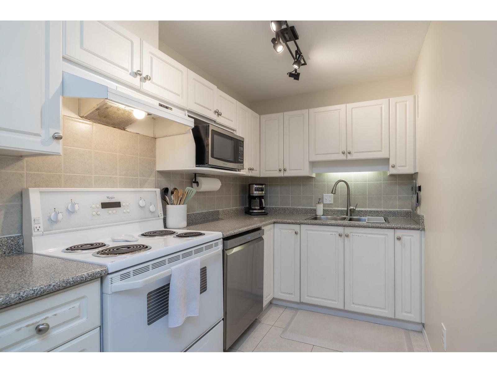 402 33668 King Road, Abbotsford, British Columbia  V2S 7P8 - Photo 13 - R3177070