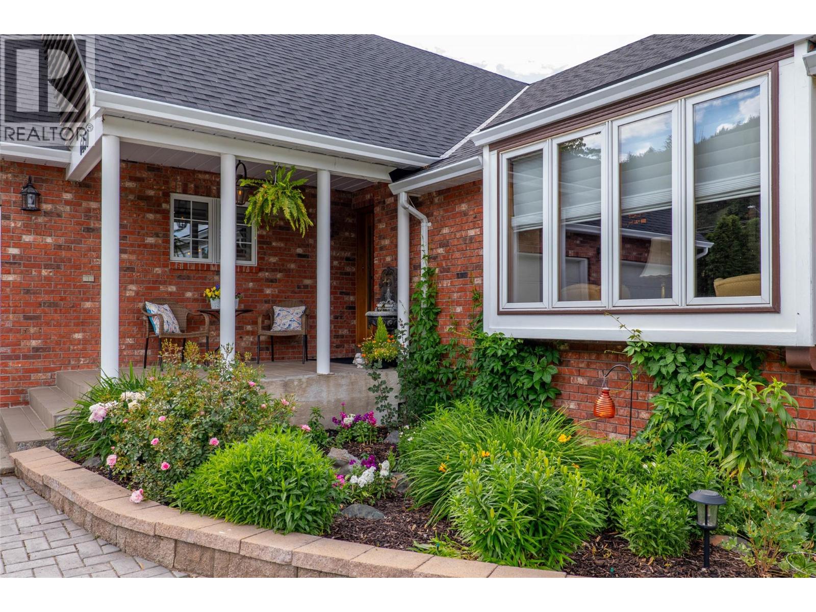 6450 Meadowland Crescent S, Kamloops, British Columbia  V2C 6X3 - Photo 4 - 10404118