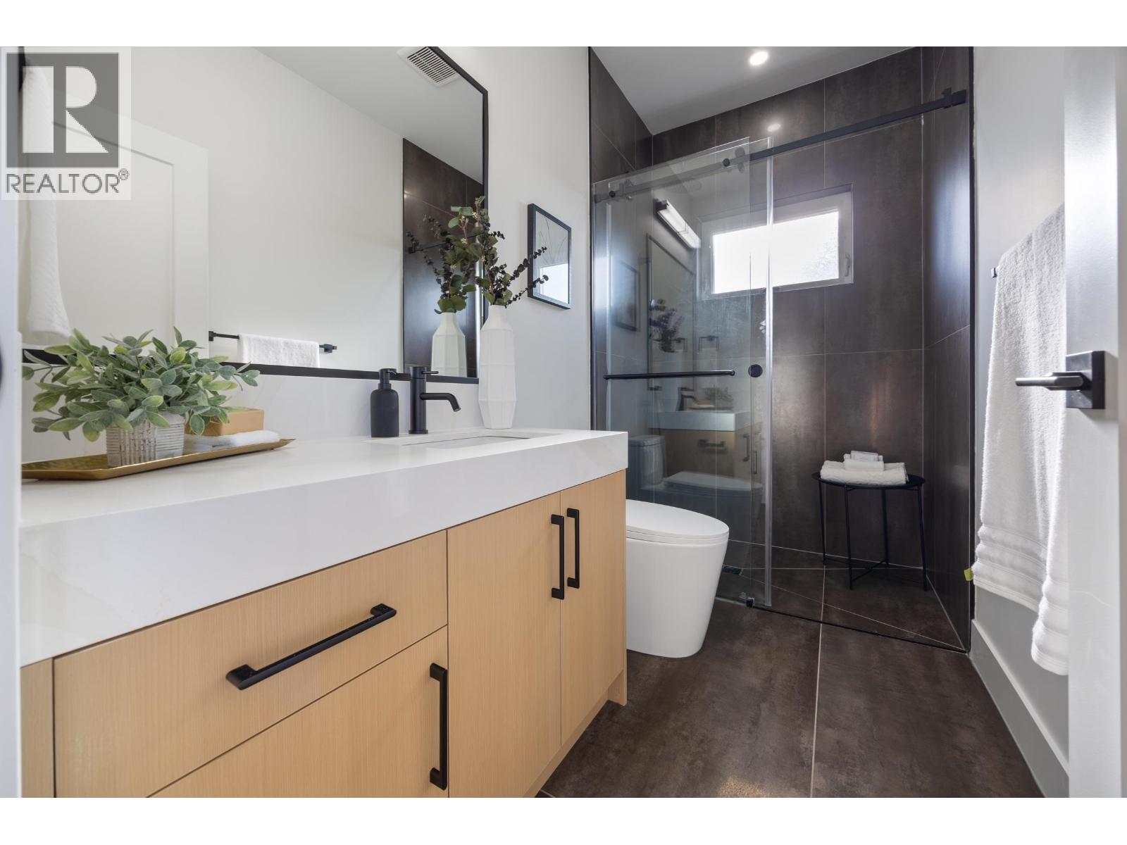 2 7497 HOLLY STREET