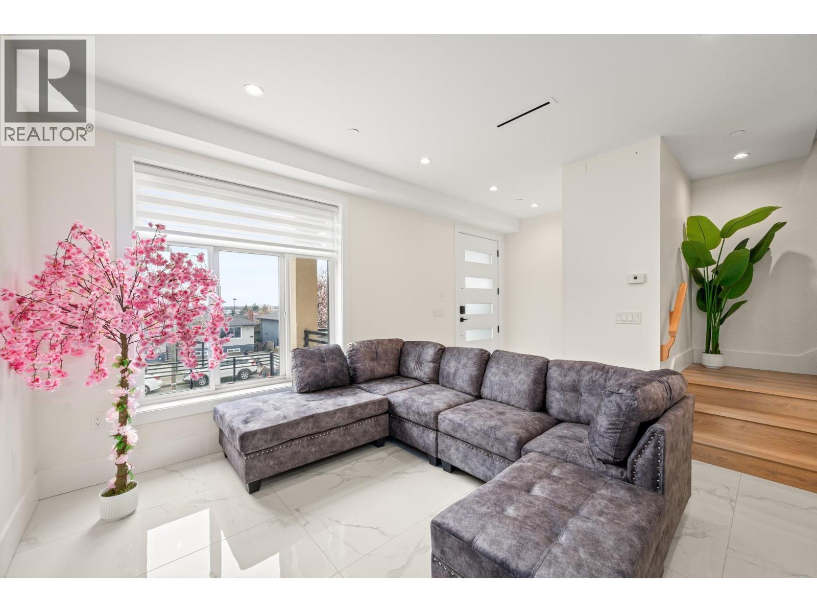 1371 E 63rd Avenue, Vancouver, British Columbia  V5X 2L5 - Photo 3 - R3177524