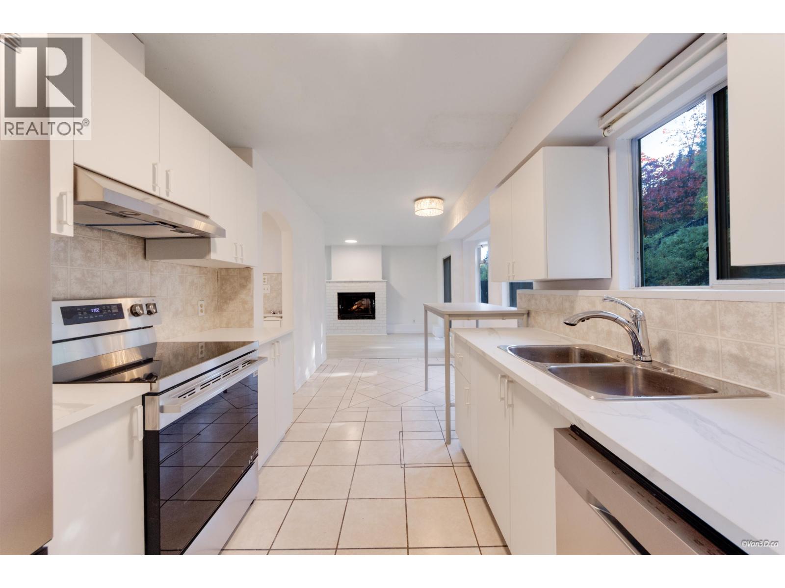 3178 Leeward Court, Coquitlam, British Columbia  V3C 5A9 - Photo 23 - R3177498