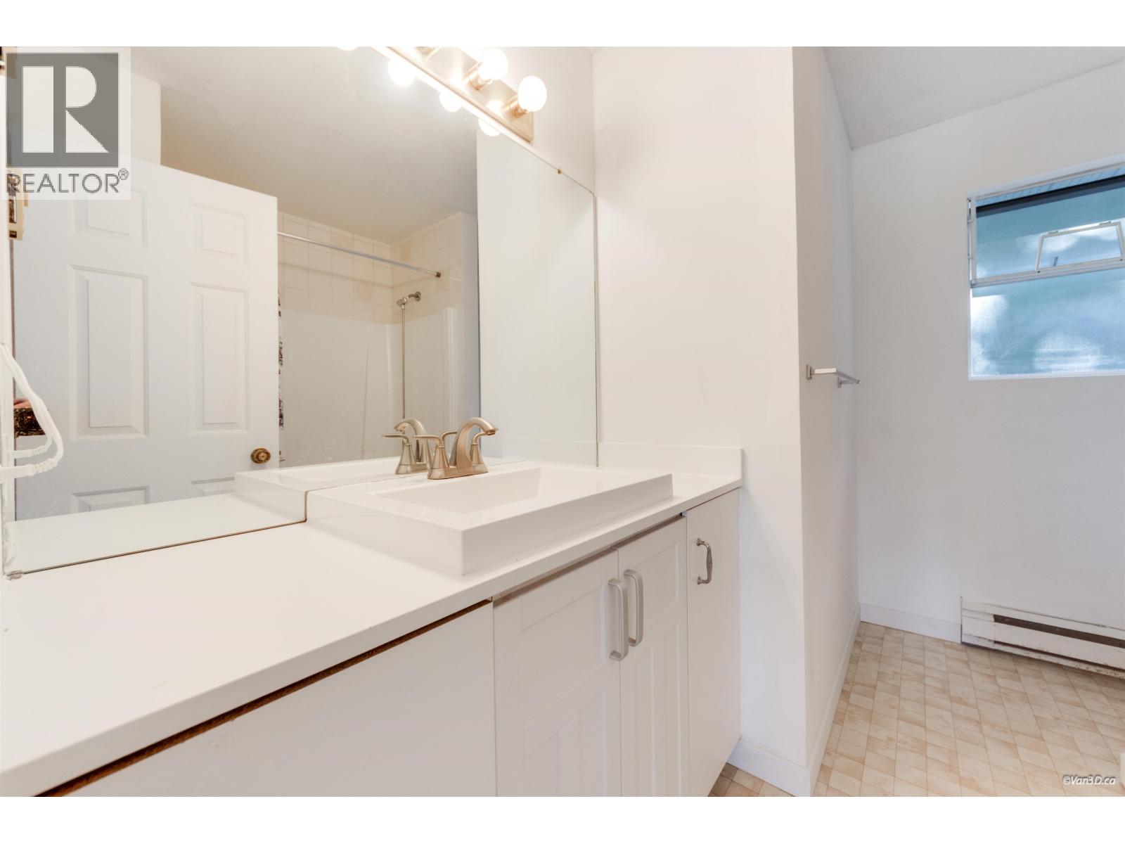 3178 Leeward Court, Coquitlam, British Columbia  V3C 5A9 - Photo 6 - R3177498