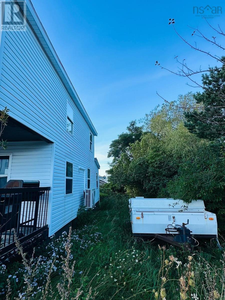103 Bay Street, Sydney, Nova Scotia  B1N 2J6 - Photo 3 - 202626351