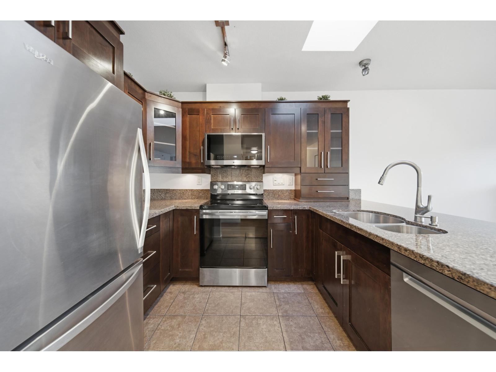 303 15777 Marine Drive, White Rock, British Columbia  V4B 1E5 - Photo 5 - R3130707