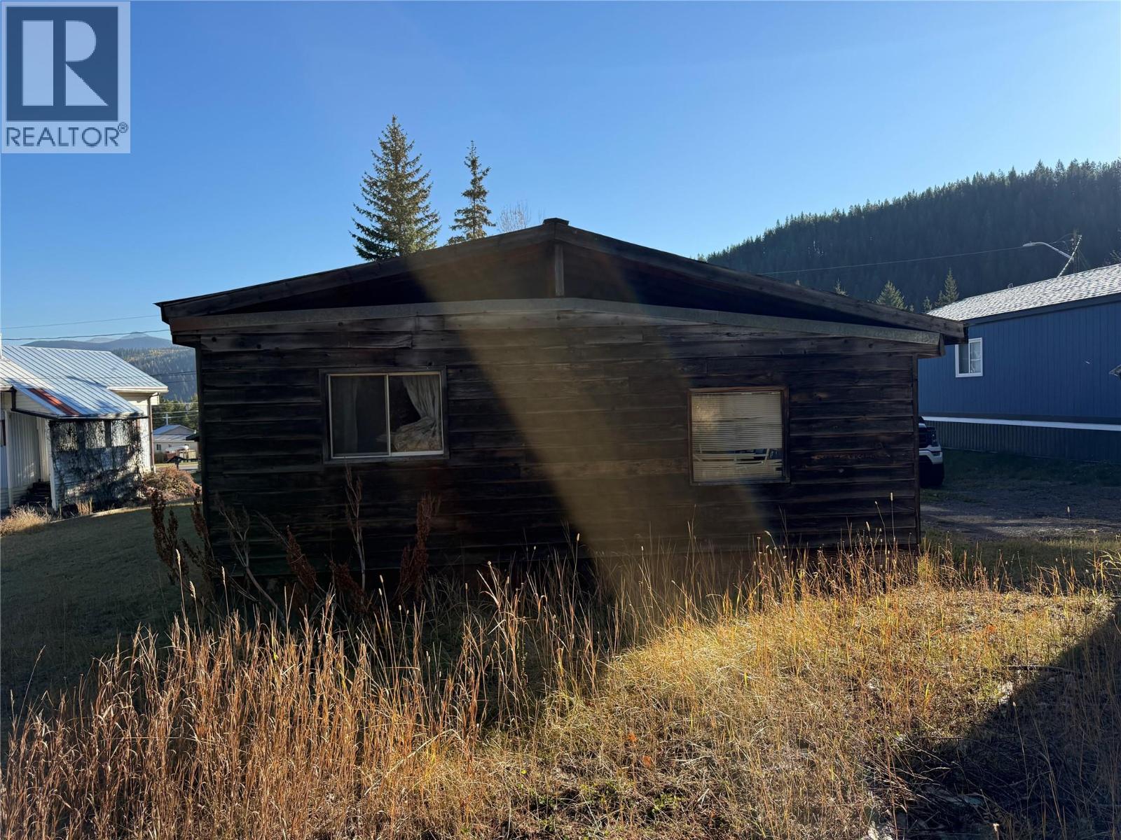 1765 Niagara Crescent, Elkford, British Columbia  V0B 1H0 - Photo 6 - 10404164