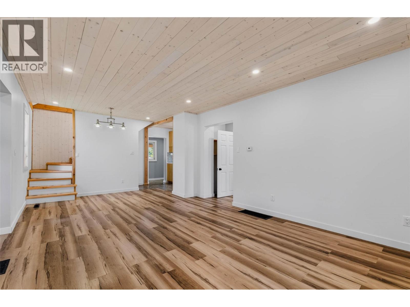 515 Sayward Avenue, Salmo, British Columbia  V0G 1Z0 - Photo 6 - 10403556
