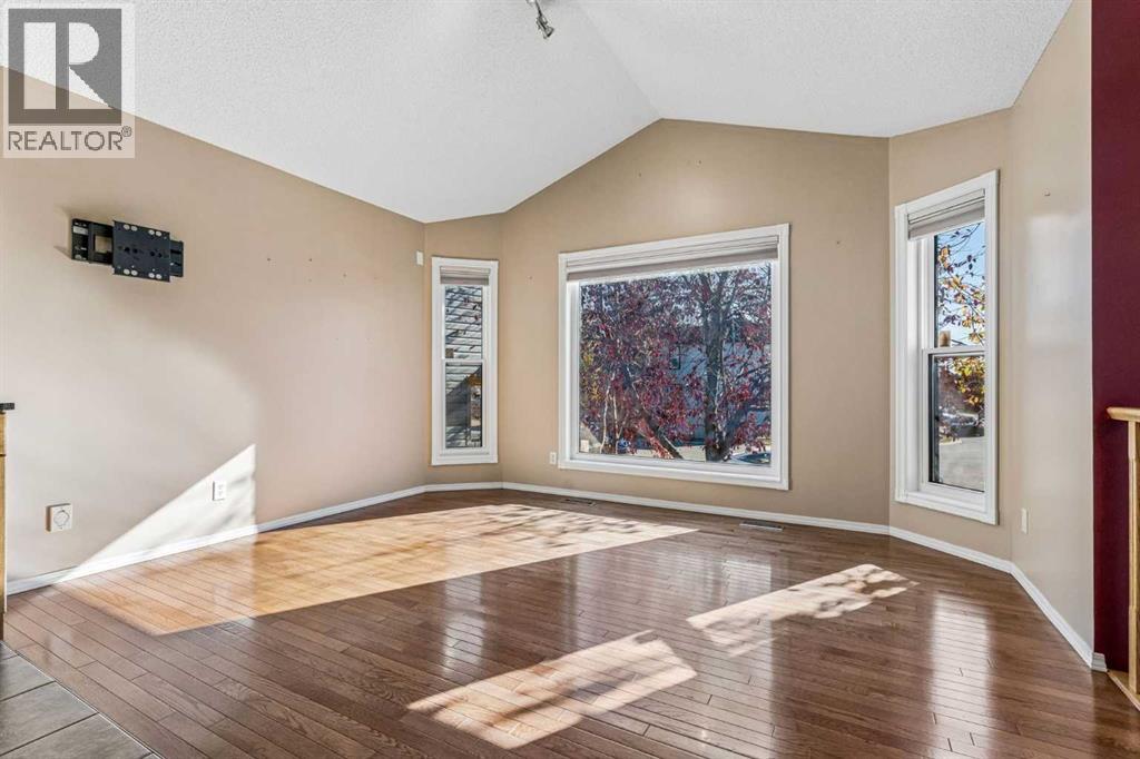 574 Evermeadow Road SW, Calgary, Alberta  T2Y 4W9 - Photo 4 - A2353167
