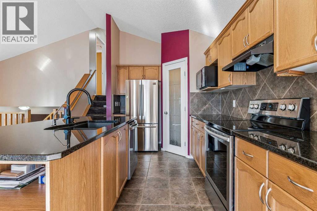 574 Evermeadow Road SW, Calgary, Alberta  T2Y 4W9 - Photo 8 - A2353167