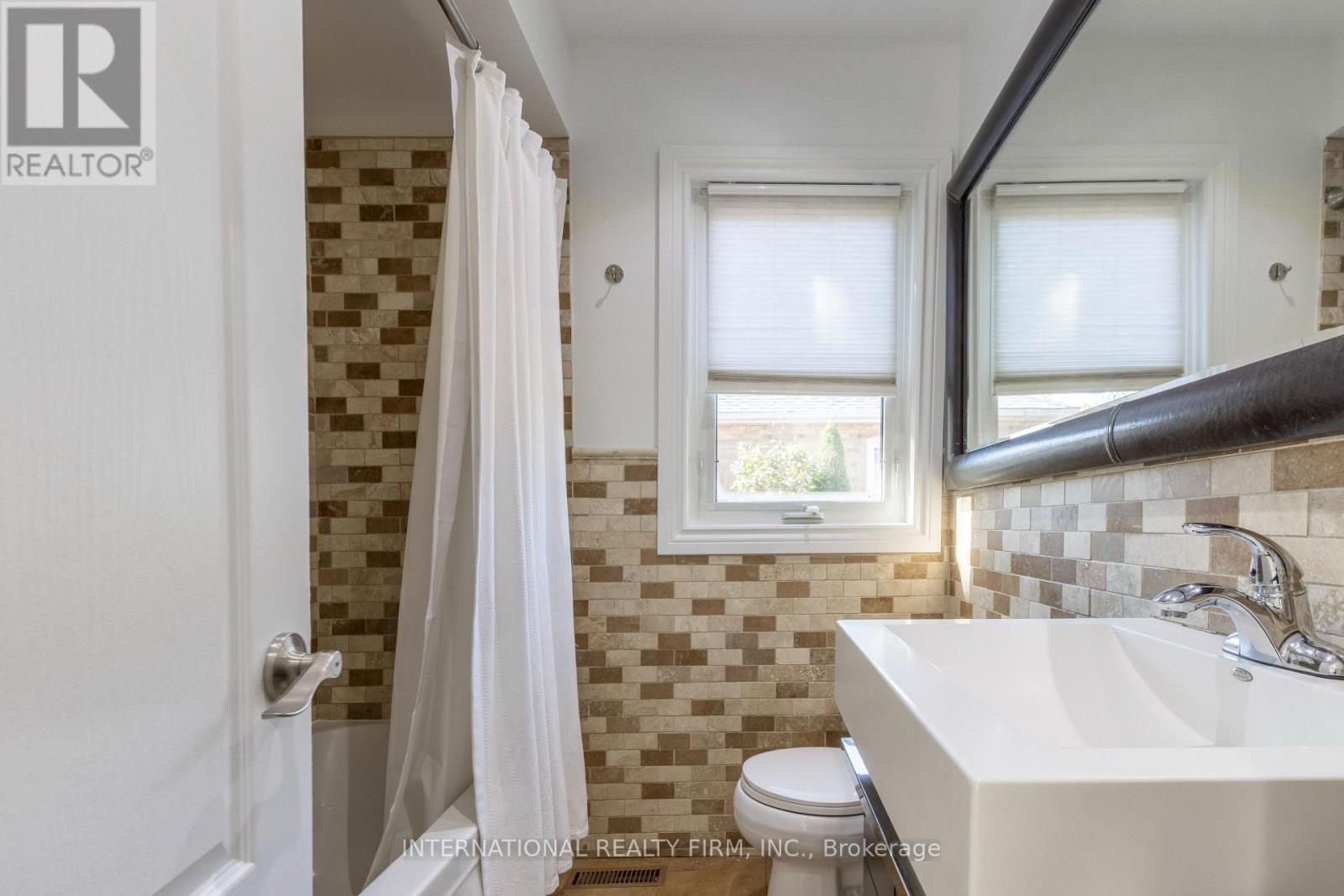 582 South Service Road, Mississauga, Ontario  L5G 2S6 - Photo 18 - W14083552
