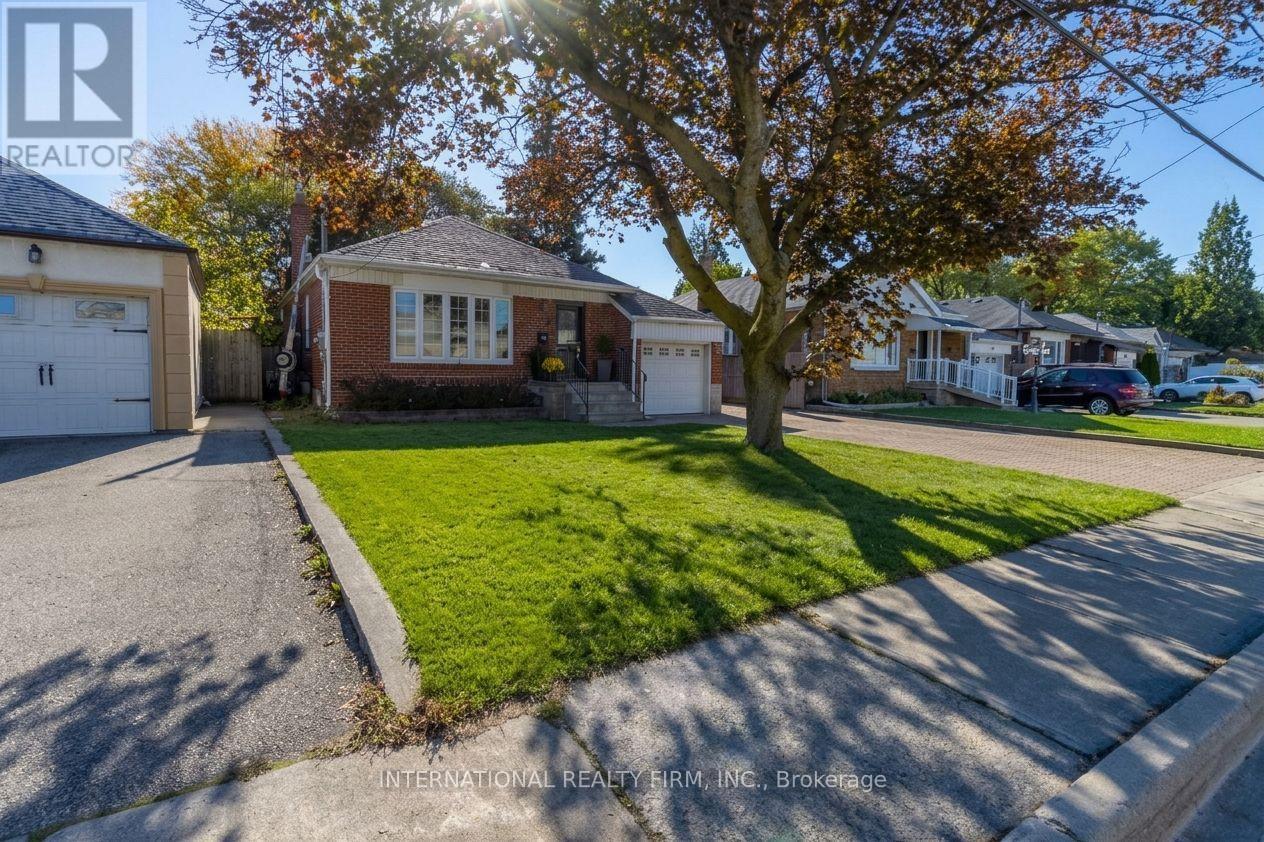 582 South Service Road, Mississauga, Ontario  L5G 2S6 - Photo 2 - W14083552