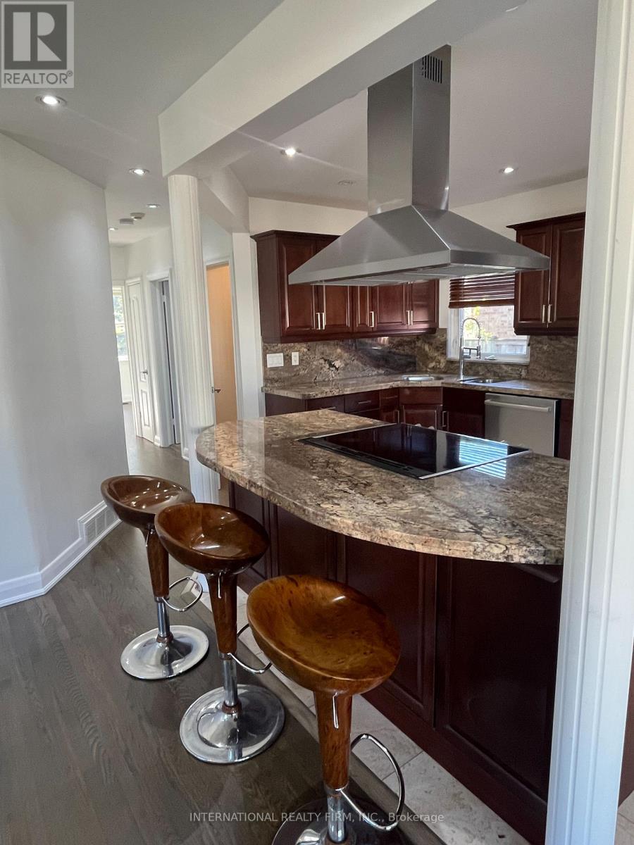 582 South Service Road, Mississauga, Ontario  L5G 2S6 - Photo 7 - W14083552