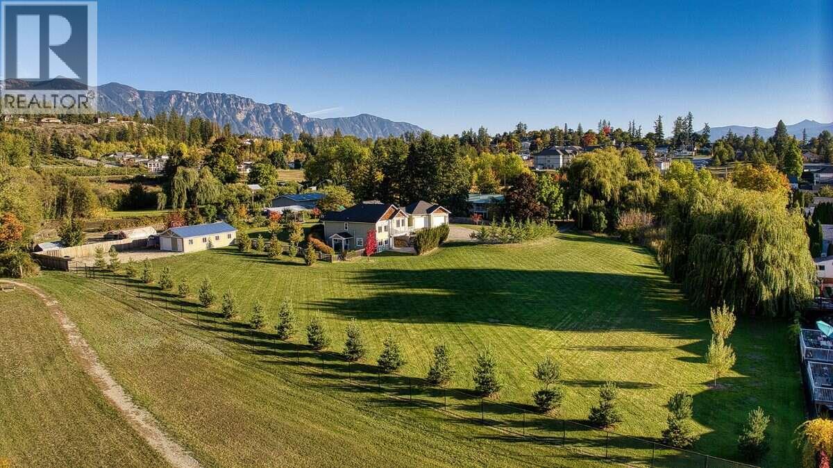 830 DEVON Street, Creston, British Columbia
