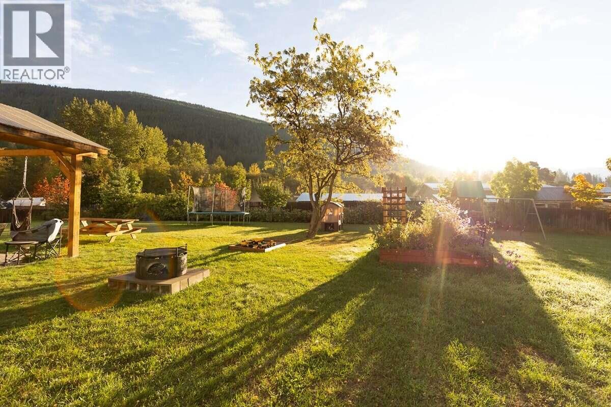830 Devon Street, Creston, British Columbia  V0B 1G6 - Photo 30 - 10404273